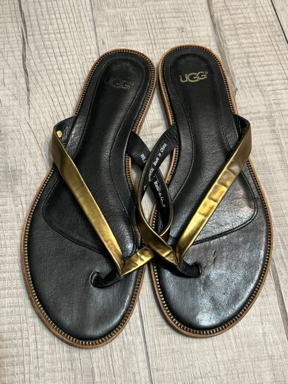 UGG Metallic Bronze Gold Leather Thong Sandals Flip Flops Women Size 6.5 W